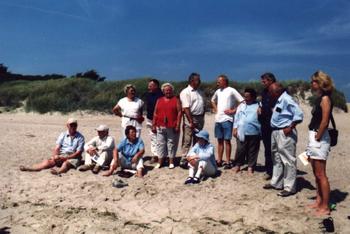 Jubiläumsgäste am Strand des Zeltplatzes